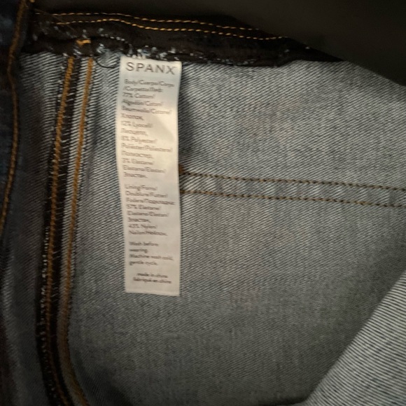Spanx Blue Jeans Distressed Pull On Sz Med 29”wX27”l - Picture 5 of 7